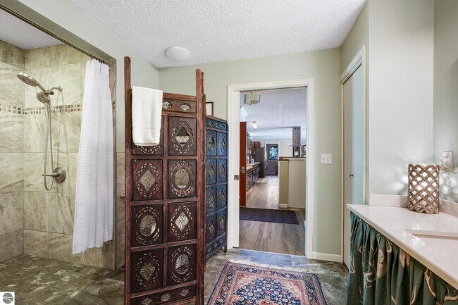 Building Photo - 5521 Silver Sunrise Trail