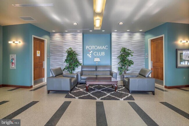 Building Photo - 2593 Eastbourne Dr