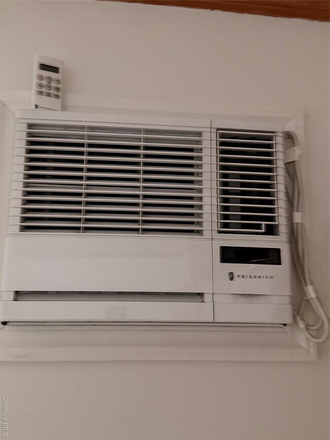 Building Photo - 12 Elves Ln