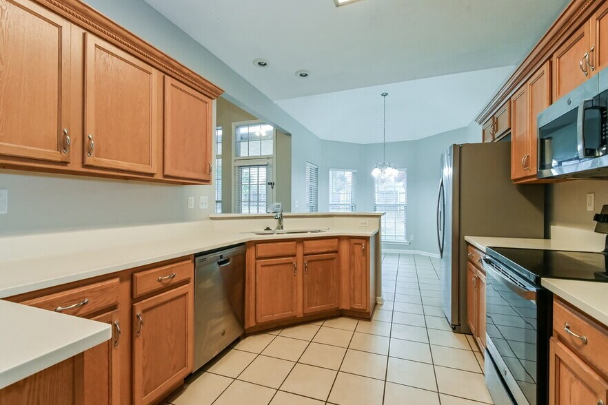 Building Photo - 7133 Queens Crown Ct