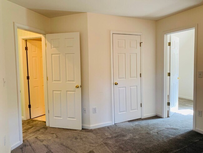 Building Photo - Great location! Lawncare/water is included...