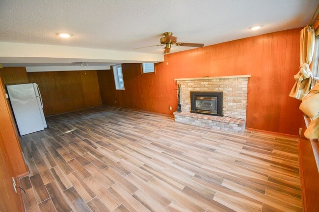 Building Photo - 4 Bed, 2 Bath Home for Rent – Unique Design & Retro Charm