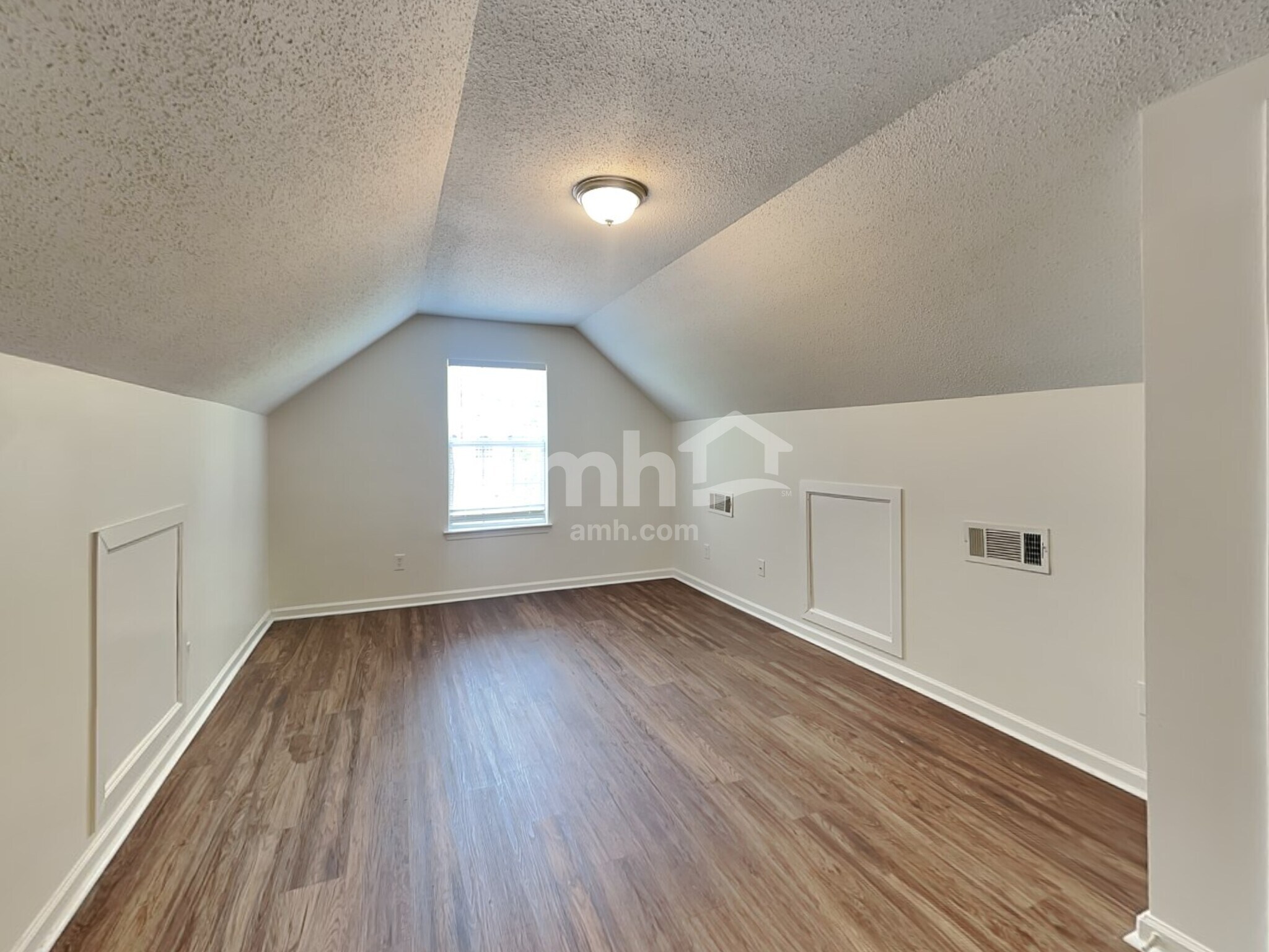 Building Photo - 375 Ermines Way