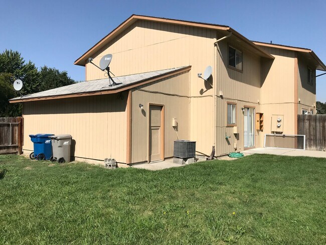 Building Photo - 200 N Stierman Way