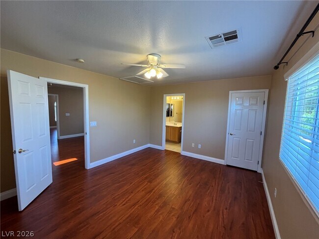Building Photo - 11000 Pine Knolls Ct