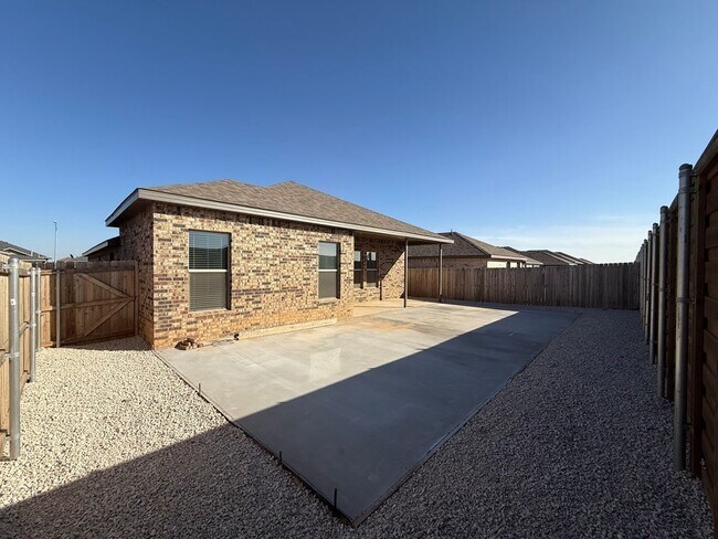 Building Photo - 6101 Poppy Dr