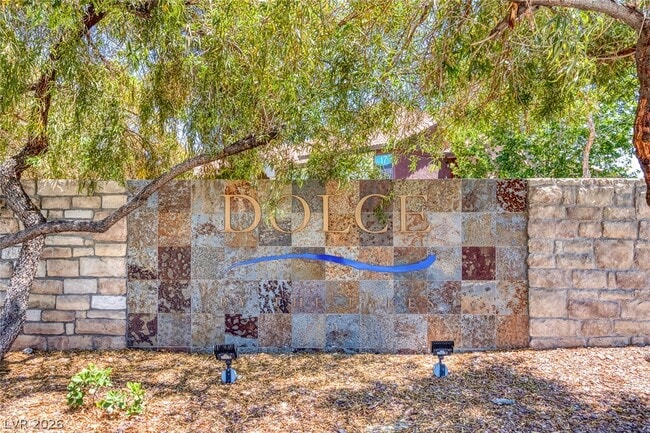 Building Photo - 2750 S Durango Dr