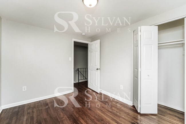 Building Photo - This inviting 4 bedroom 2 bathroom home is...