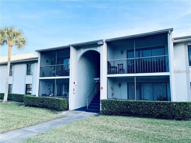 Building Photo - 1723 Pine Ridge Rd