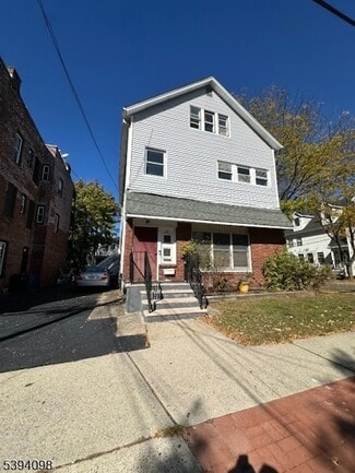 Building Photo - 88 Bay St