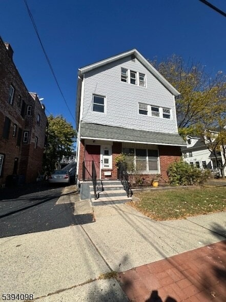 Primary Photo - 88 Bay St