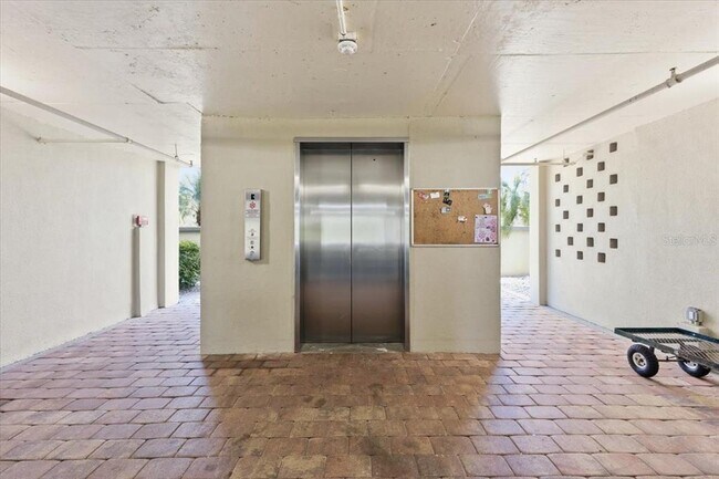 Building Photo - 10045 Links Ln