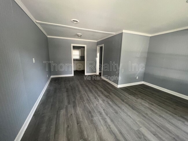 Building Photo - 305 E Battle Ave