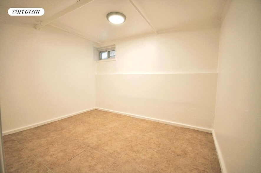 Building Photo - 298 E 46th St