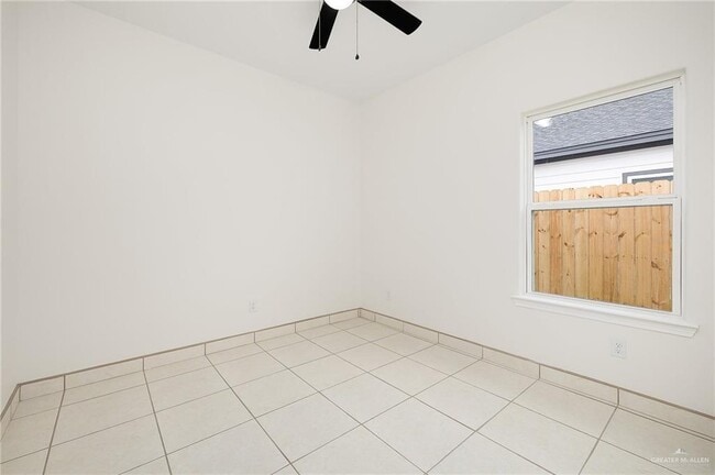 Building Photo - 2326 N Vly Cir
