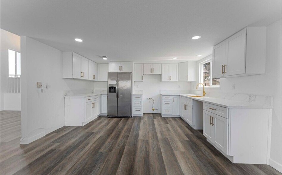 Building Photo - 44857 Landau Ave