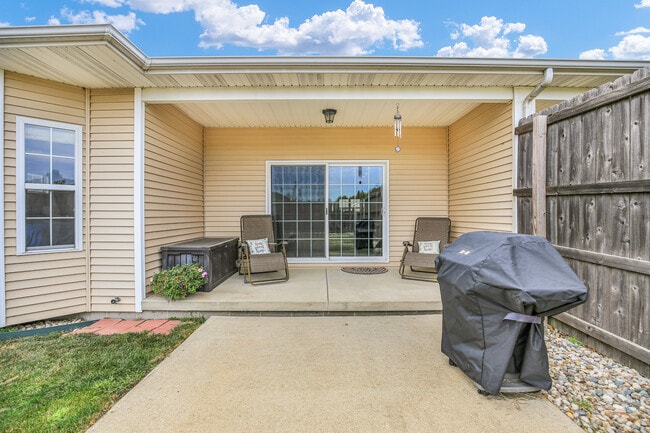 Building Photo - 1504 Stonebluff Ct