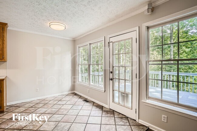 Building Photo - 6215 Little Ridge Rd