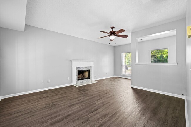 Building Photo - Updated 4BR Home in Northgate District with Huge Back Deck