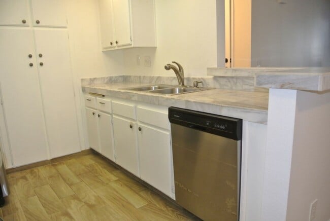 Building Photo - 1Bed/1Bath Downstairs Condo in the Shadowridge Aspens Community!~ Shadowridge