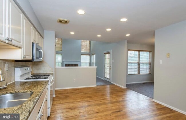 Building Photo - 105 Farrington Ct