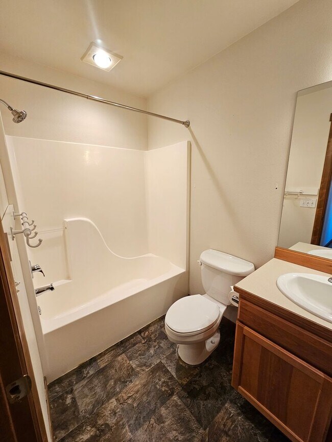 Building Photo - Lakefront Condo in Gated Community