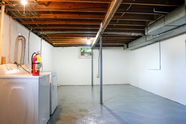 Building Photo - 1604 E Main St