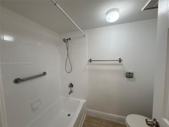 Building Photo - 9979 Nob Hill Ln