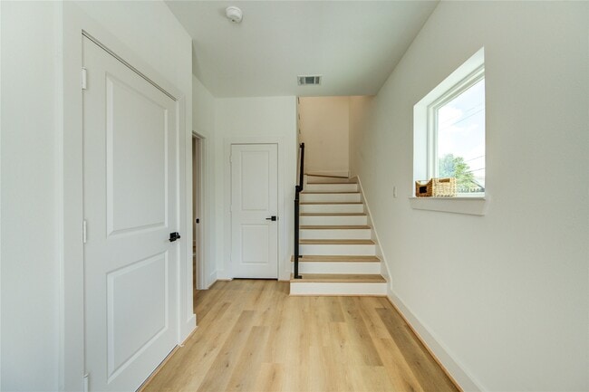 Building Photo - 4037 Buck St