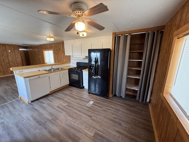 Building Photo - 3 Bed 2 Bath Updated Mobile Home with Fenced Yard and Storage Shed