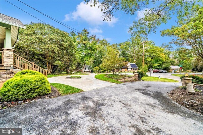 Building Photo - 1925 Pagebrook Rd