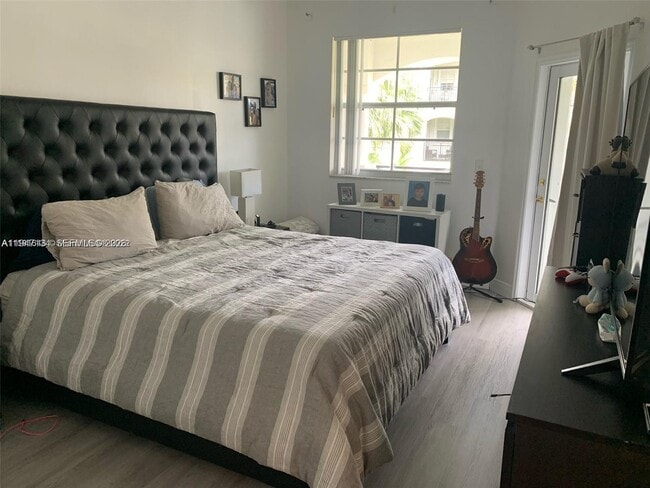 Building Photo - 3245 NE 184th St