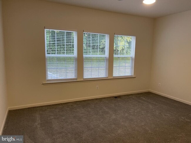 Building Photo - 113 Trails Way