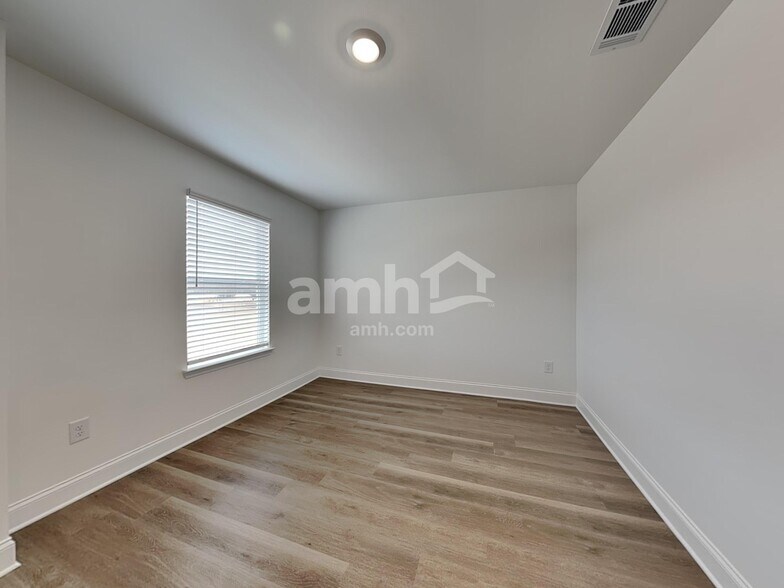 Building Photo - 78 Hickory Ct