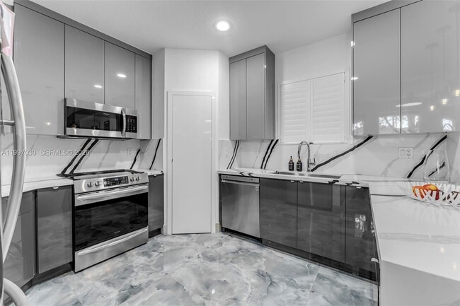 Building Photo - 9030 SW 162nd St