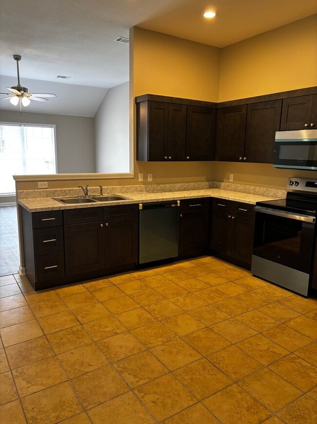 Building Photo - 709 Crescent Cove