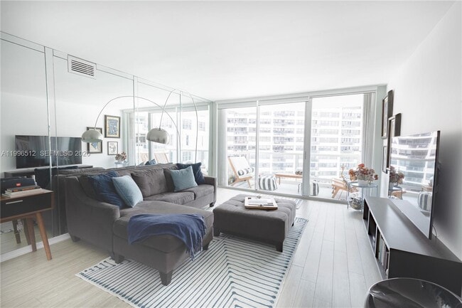 Building Photo - 5161 Collins Ave