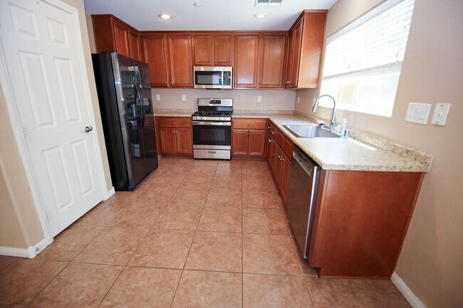 Building Photo - 177 Cloud Cover Ave