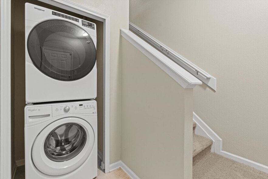 Building Photo - 7043 Deer Lodge Cir