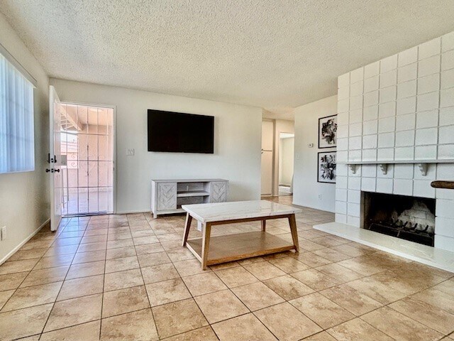 Building Photo - 17092 Emerald Ln