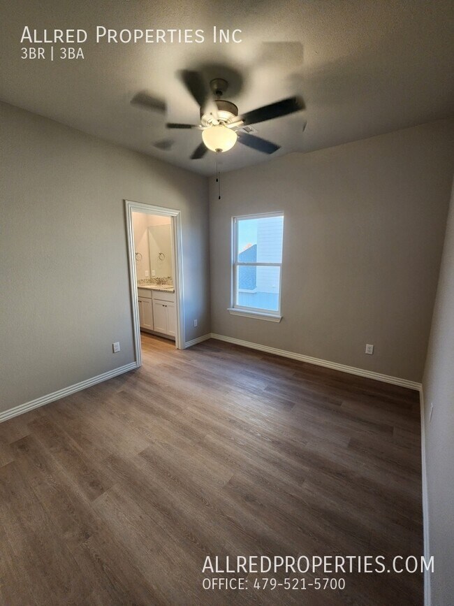 Building Photo - 1608 Casuarina Dr