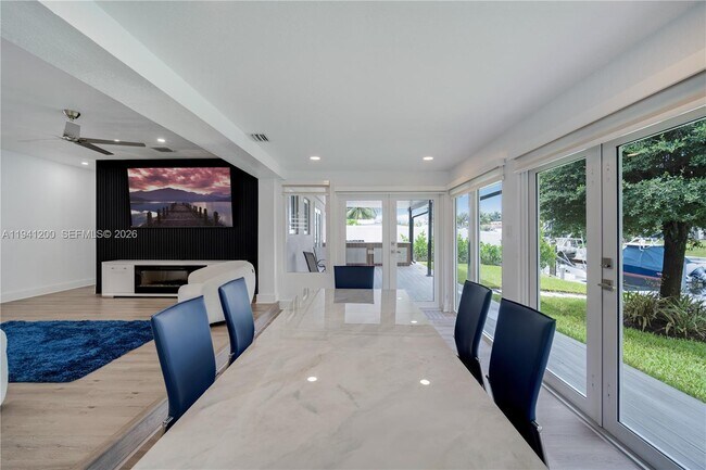 Building Photo - 1931 SW 22nd Ave