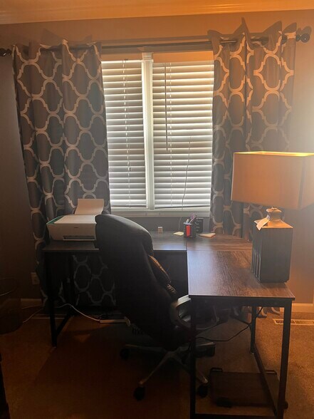 Building Photo - 2829 E Wood St