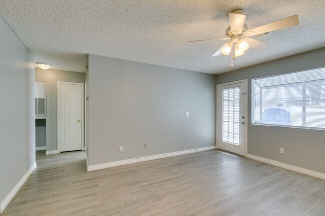 Building Photo - 2117 Willowbury Dr