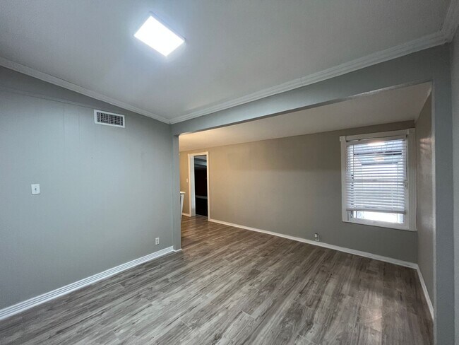 Building Photo - 3309 Mahan Dr