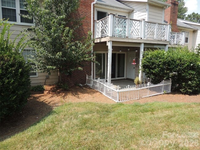 Building Photo - 9252 Kings Canyon Dr