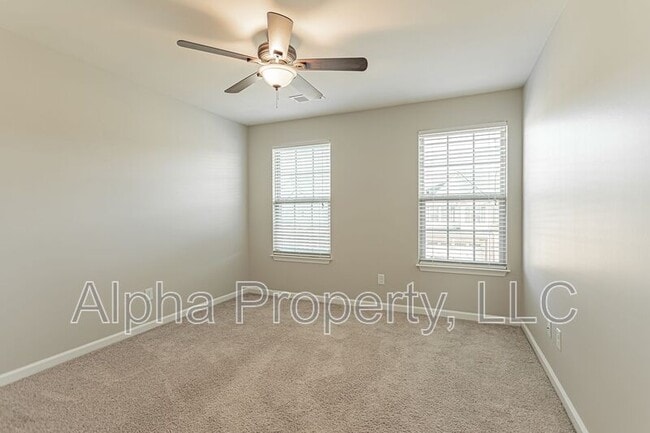 Building Photo - 125 Middleby Way