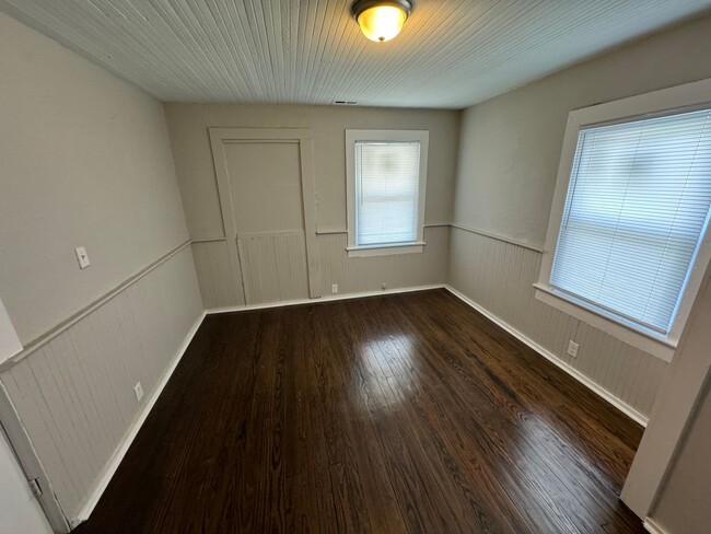 Building Photo - 2 Bedroom House for Rent