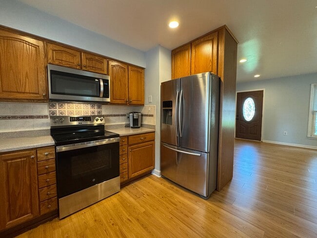 Building Photo - Beautiful 3 Bed 2.5 Bath Single Family Hom...