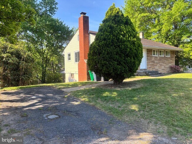 Building Photo - 9103 Wallace Rd